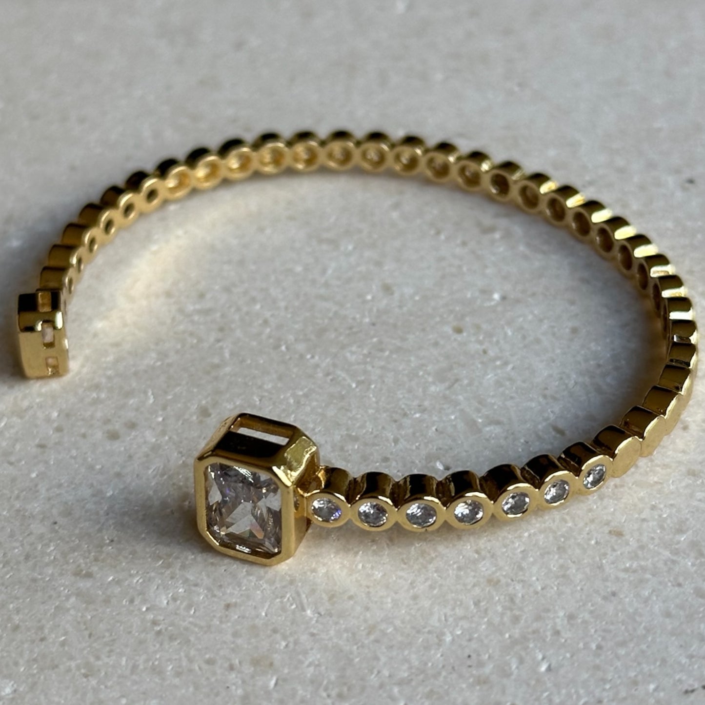 Esclava de circones cúbicos