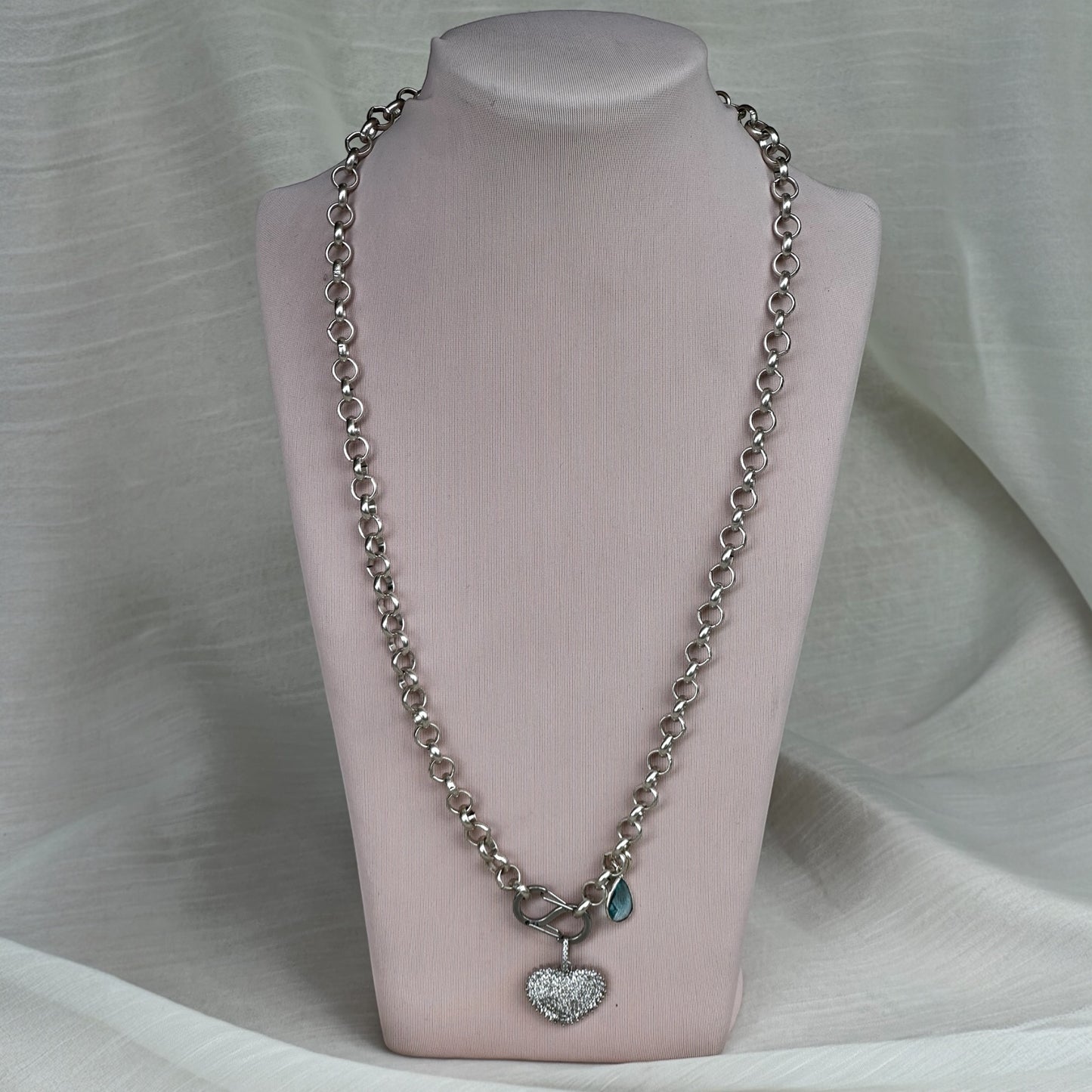 Cadena plateada/corazón/piedra turquesa