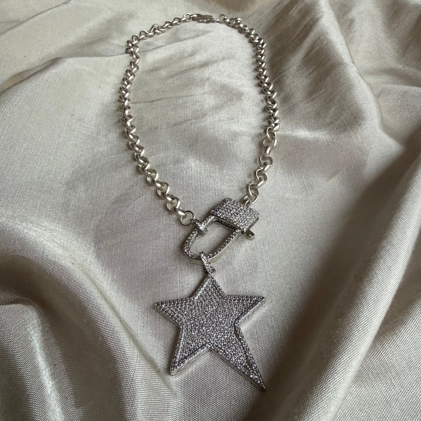 Collar Cadena Plateada / Estrella Pavé