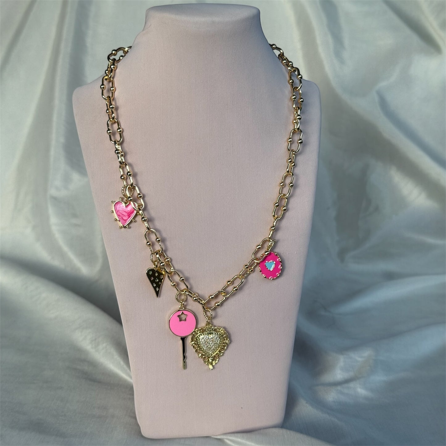 Collar Charm Love · Rosa Neon