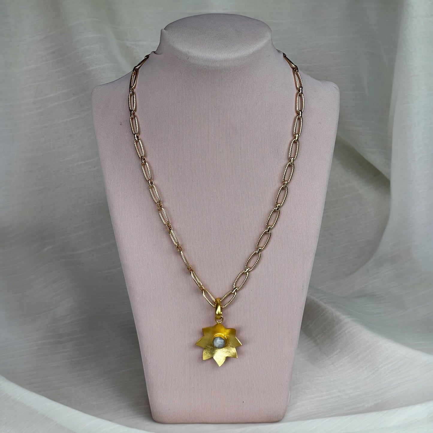 Cadena bañada en oro/flor de loto