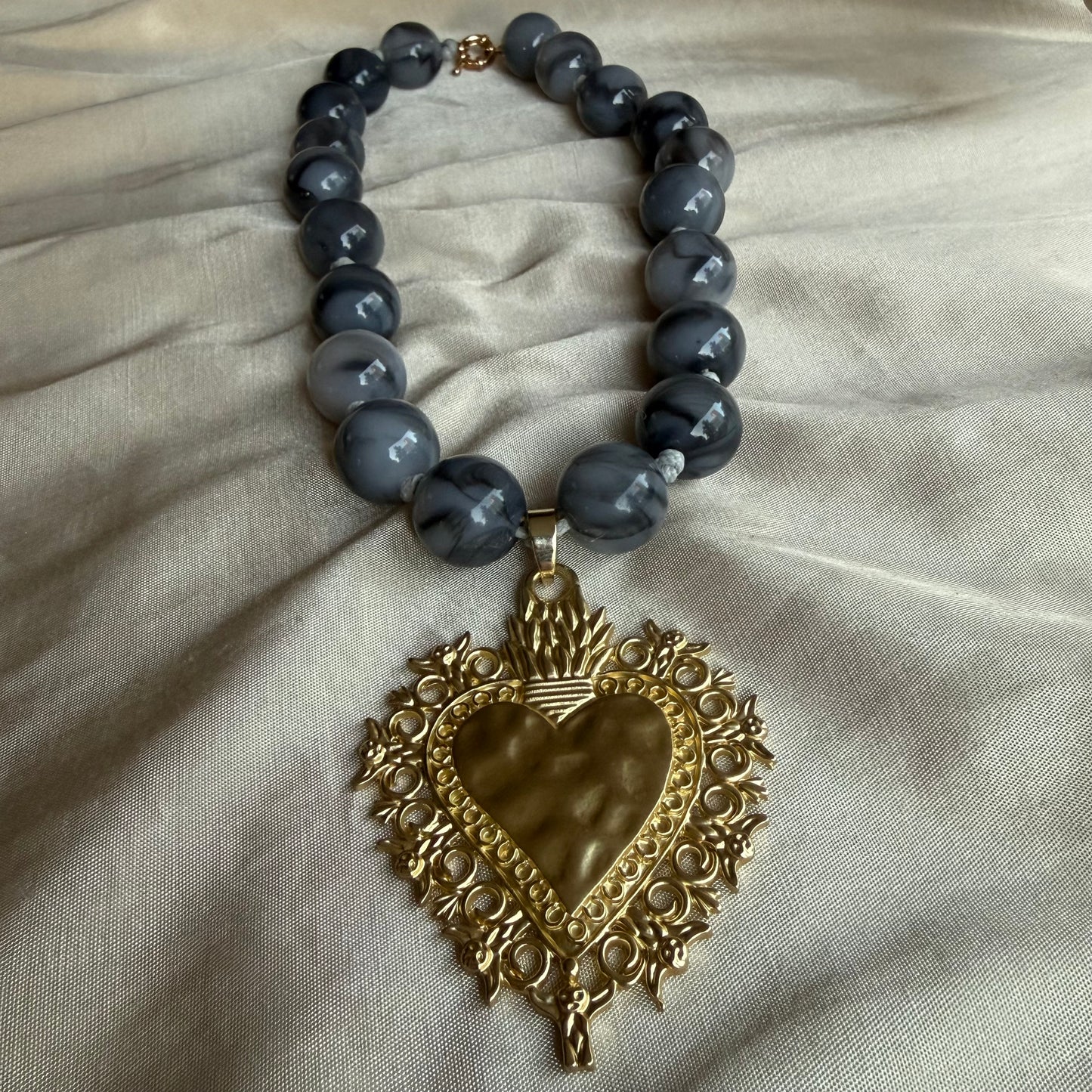 Collar Corazón Dorado Marmolado Gris