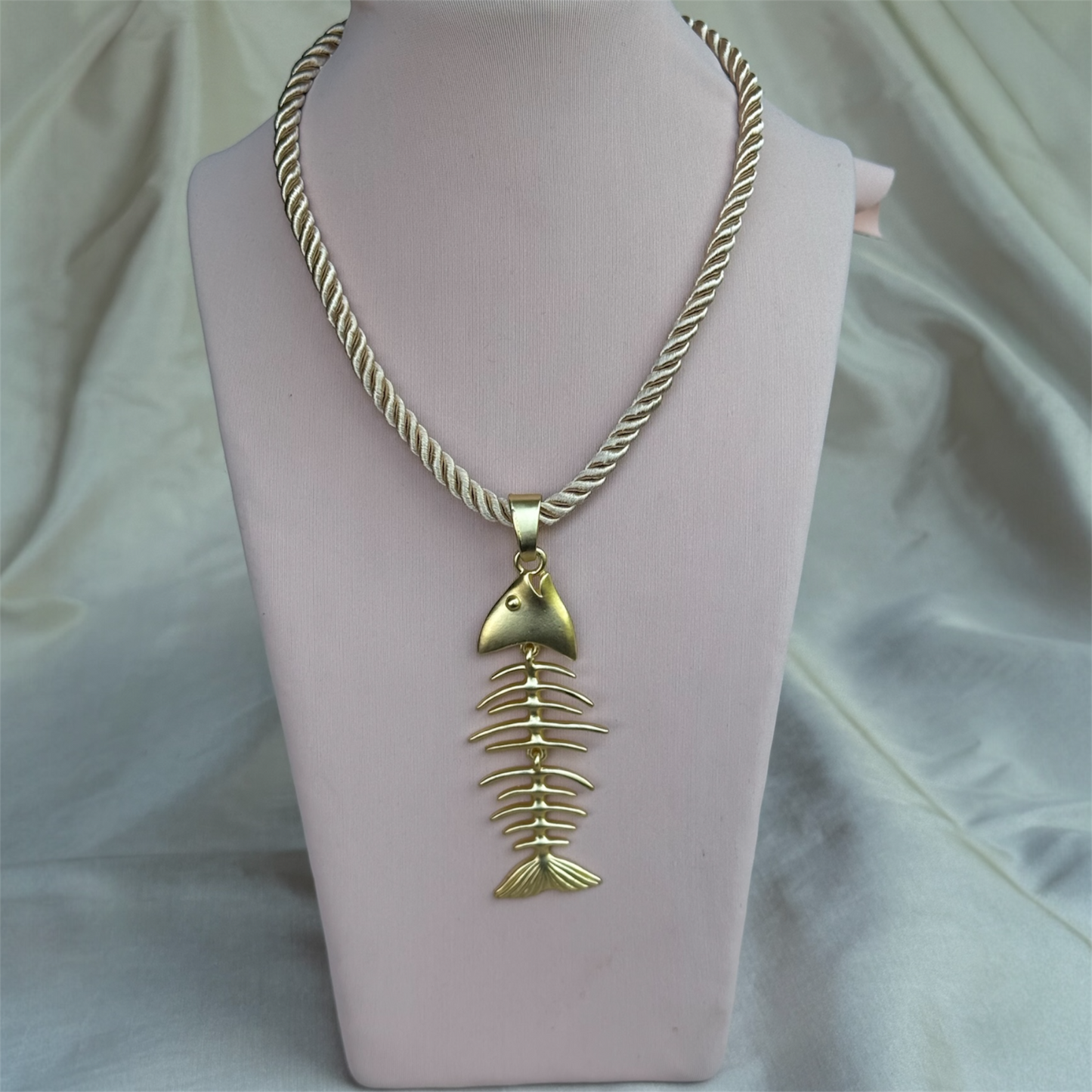 Collar Fishbone