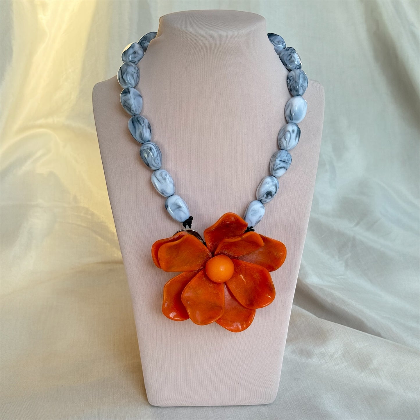 Collar Flor Naranja & Piedras Marmoladas