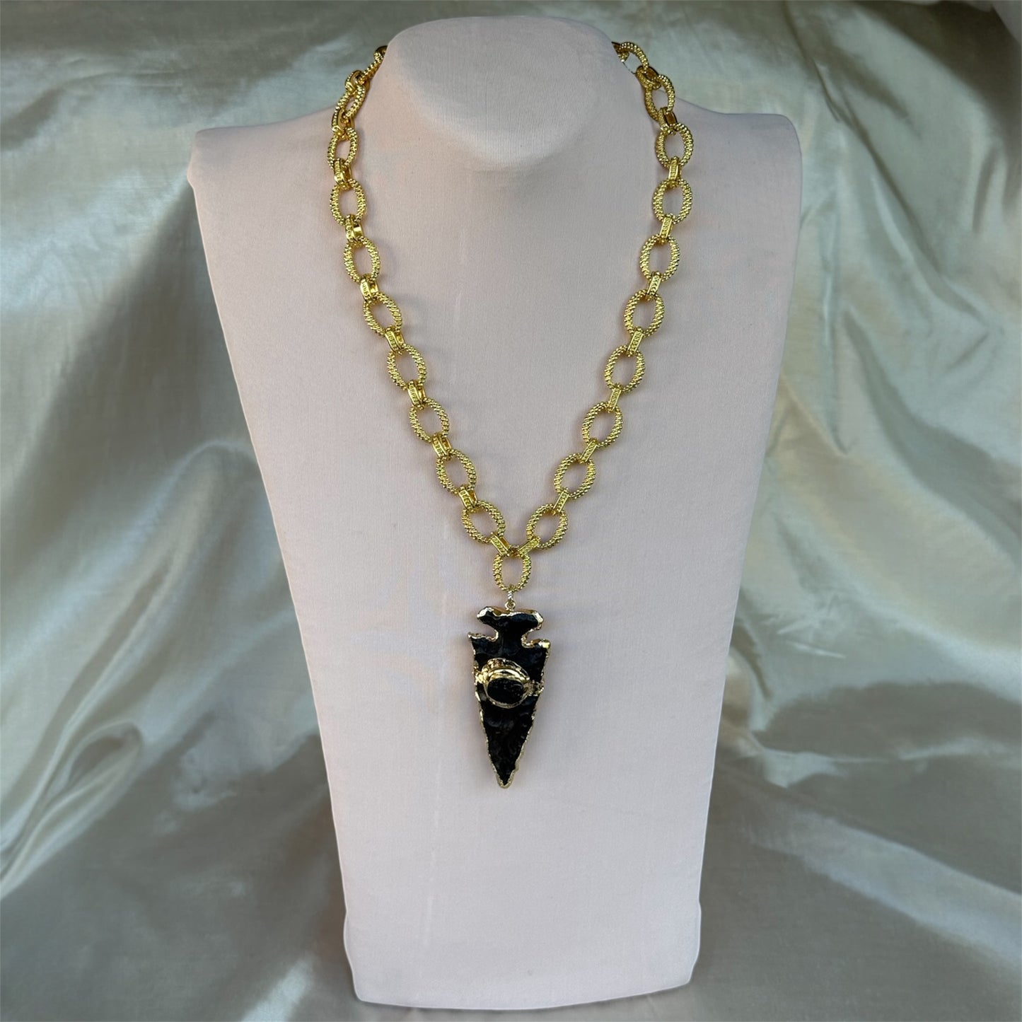 Collar Flecha Cuarzo/Negra