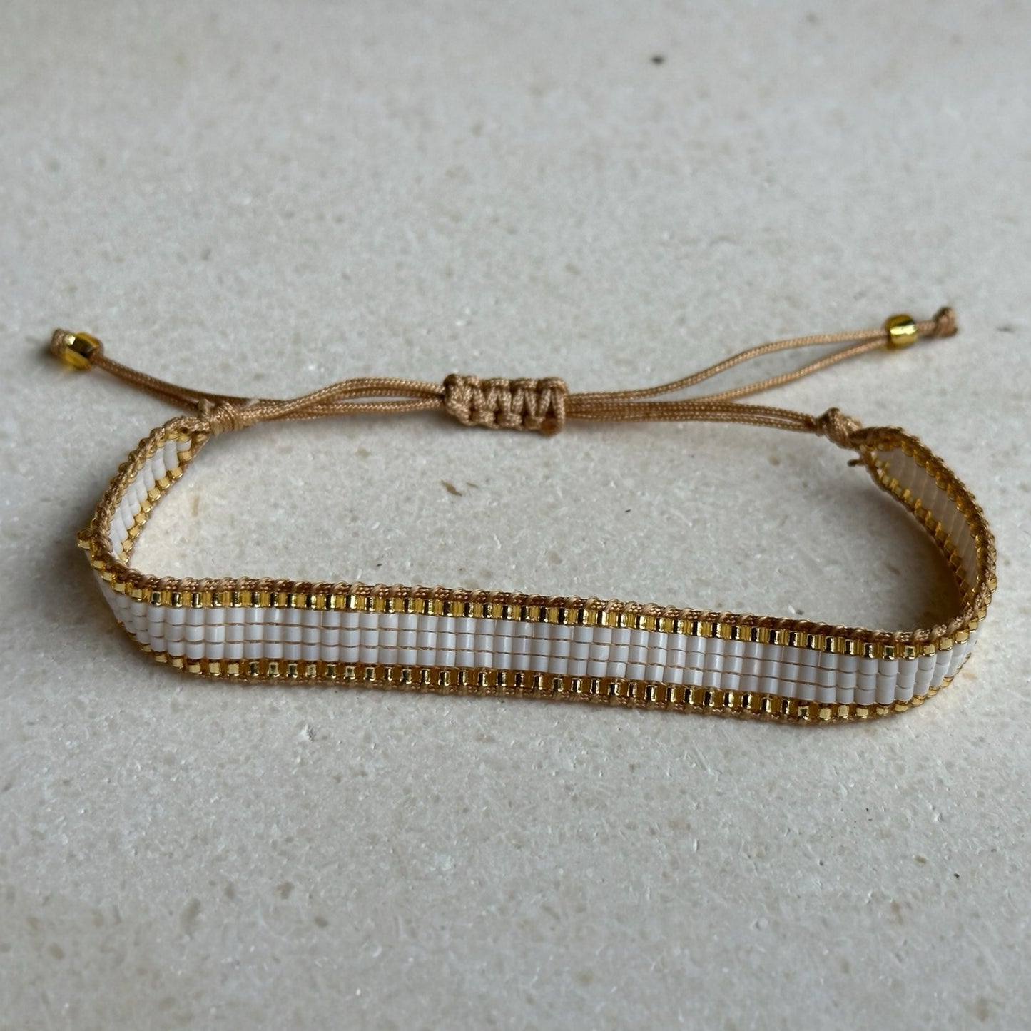 Miyuki delgada blanca/ bordes dorados