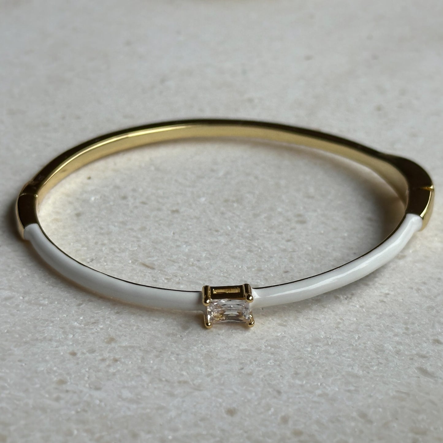 Esclava esmaltada con circonia cúbica