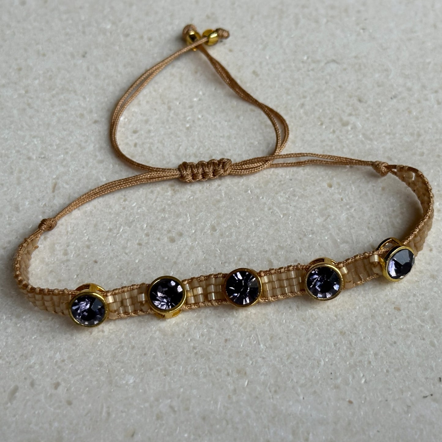 Miyuki beige cristales morados