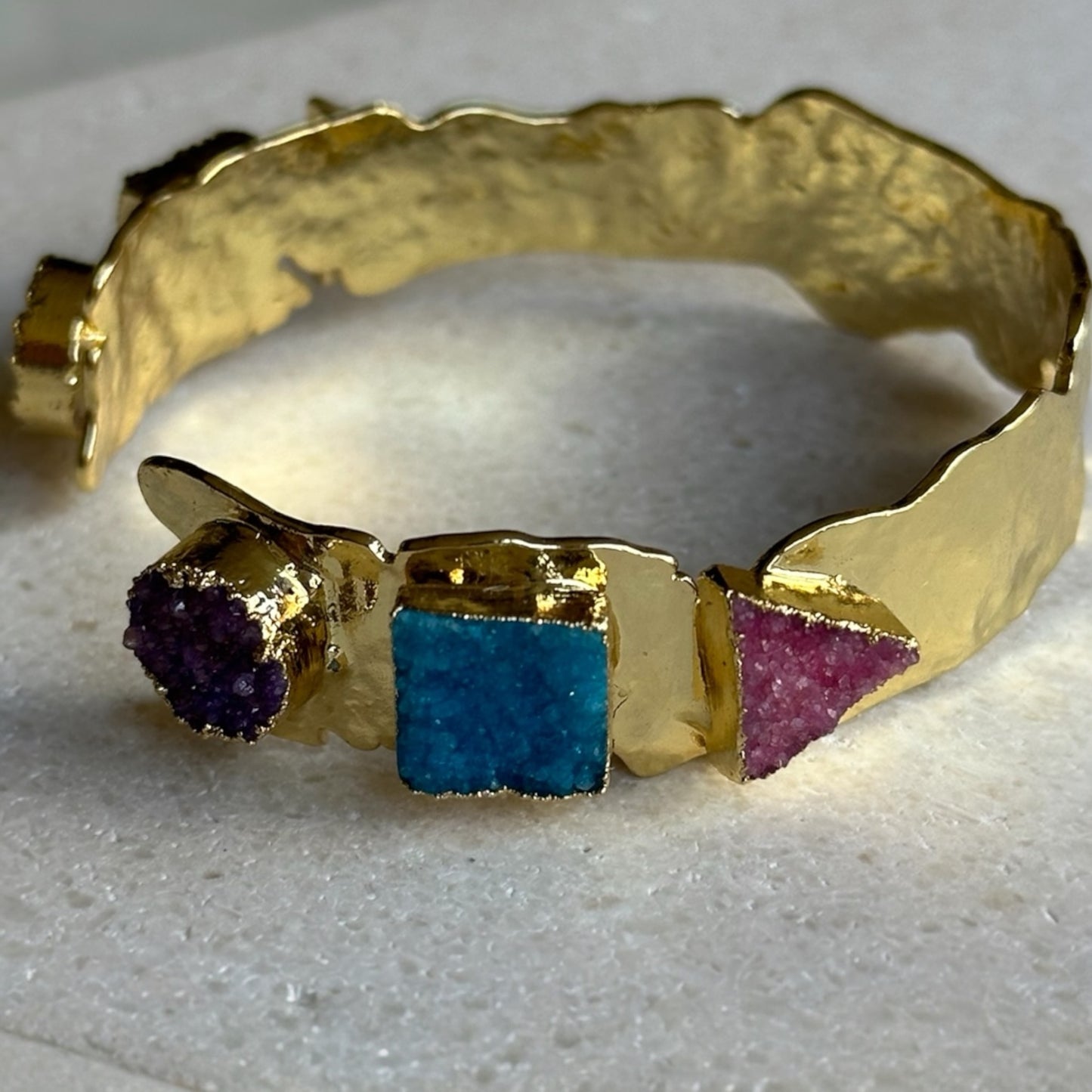 Brazalete con piedras naturales