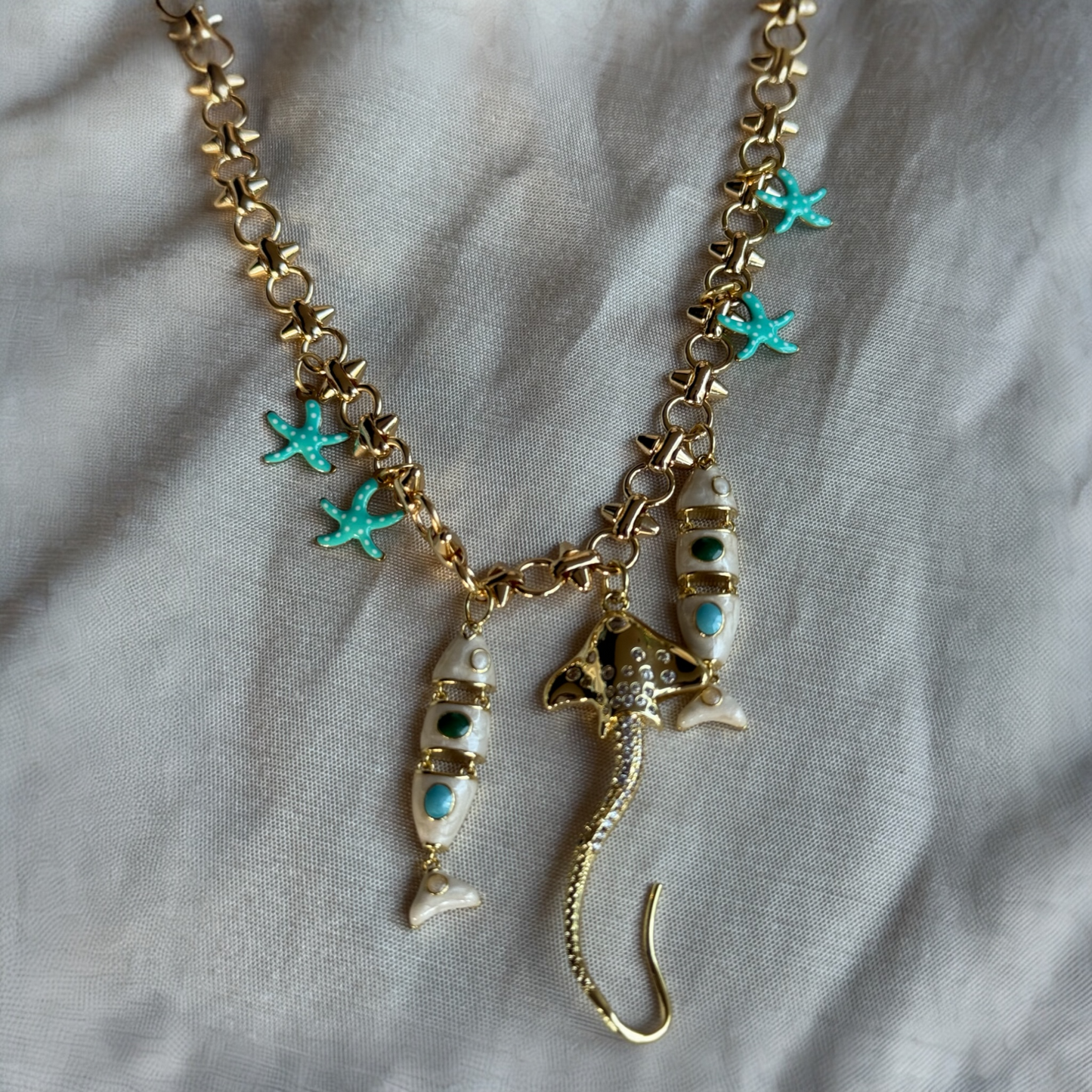 Collar Mares del Sur – Estrellas, peces y mantarraya