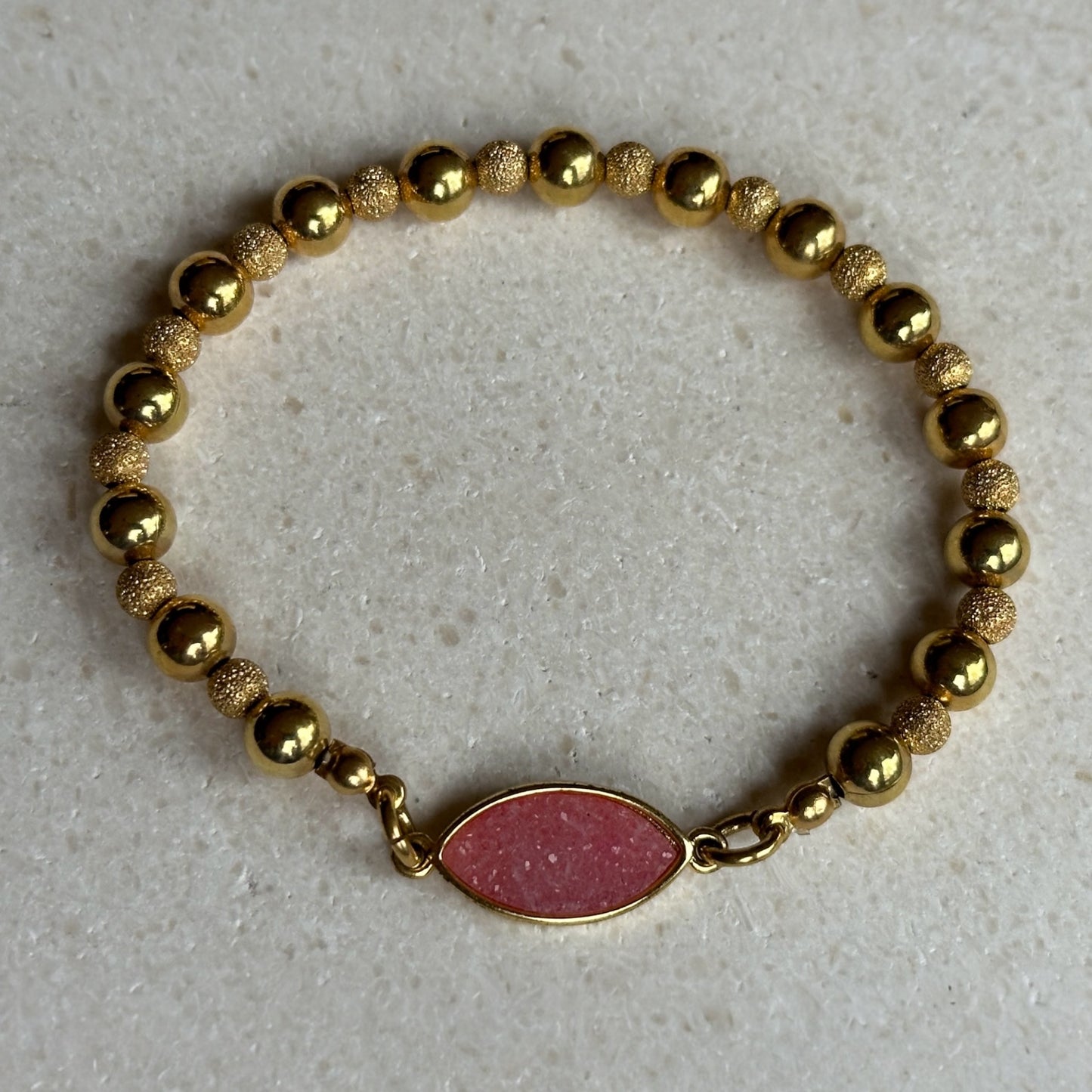 Borlas y borlitas piedra fucsia