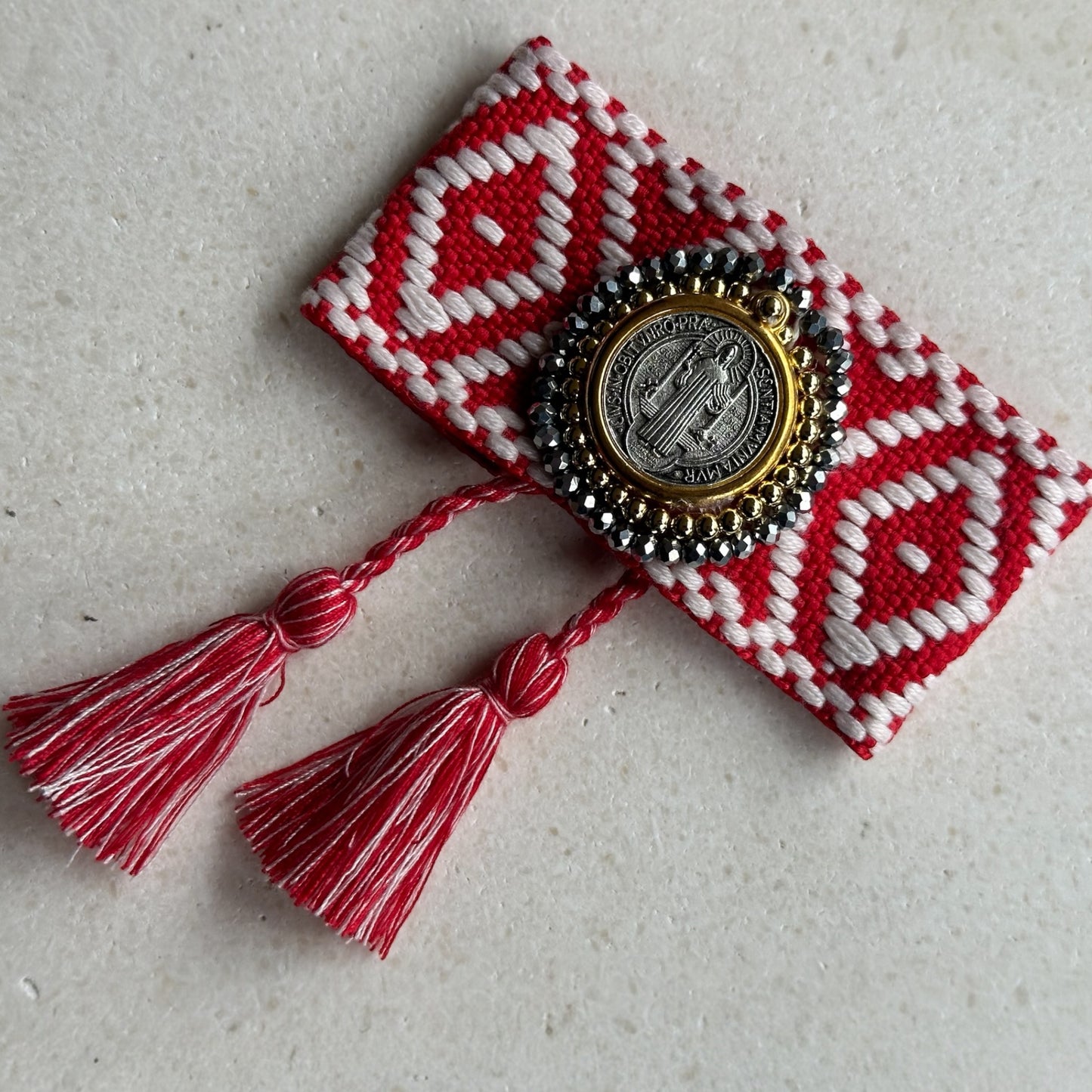 Pulsera San Benito tejida lana negra/roja