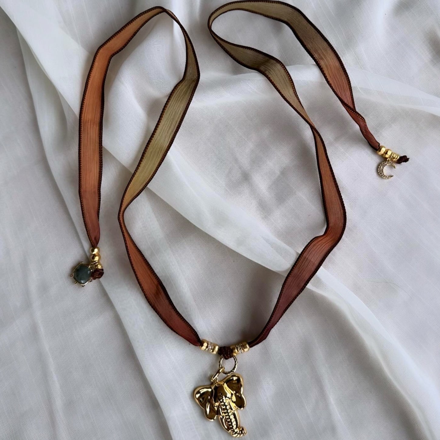 Choker de seda café/elefante