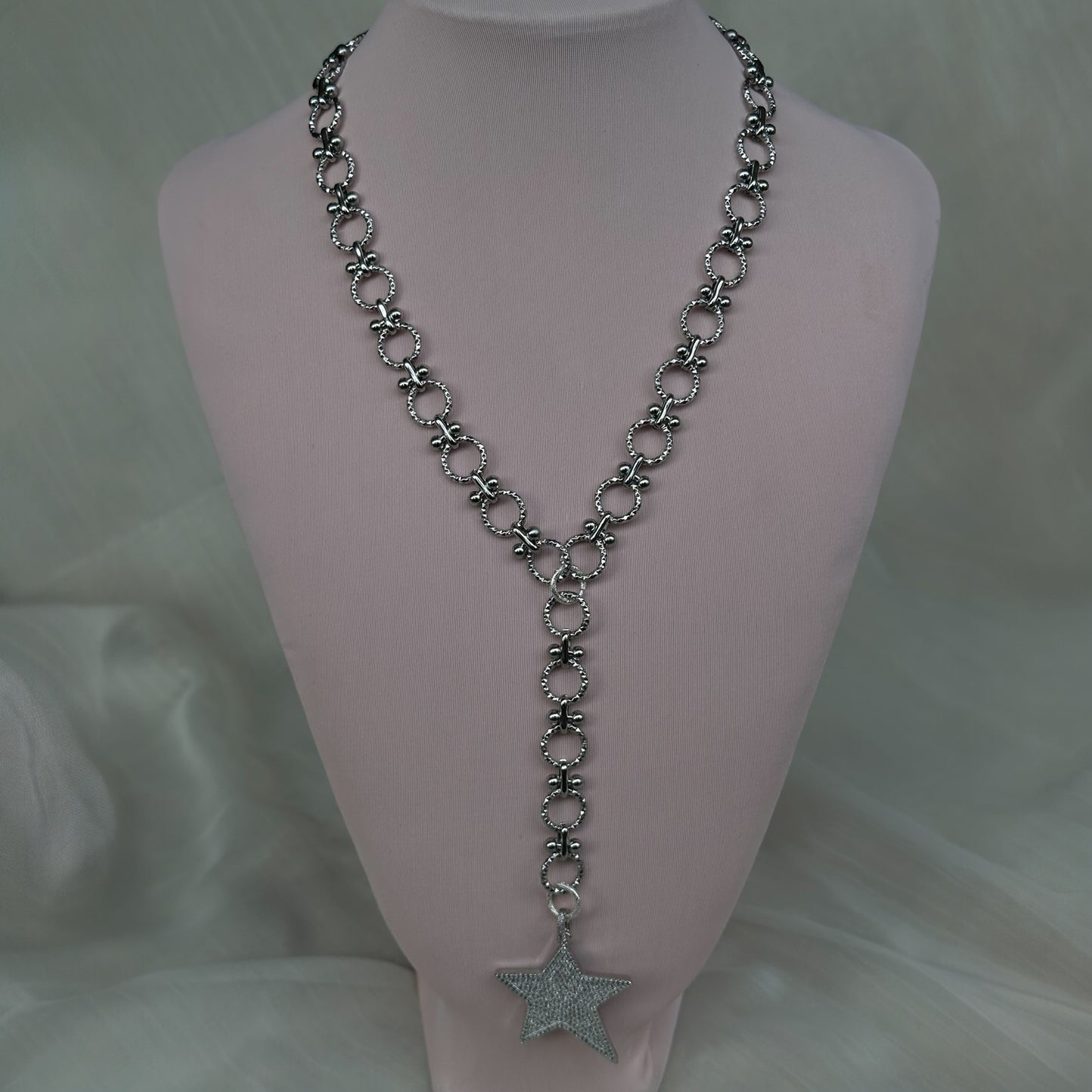 Cadena plateada con estrella/microcircones