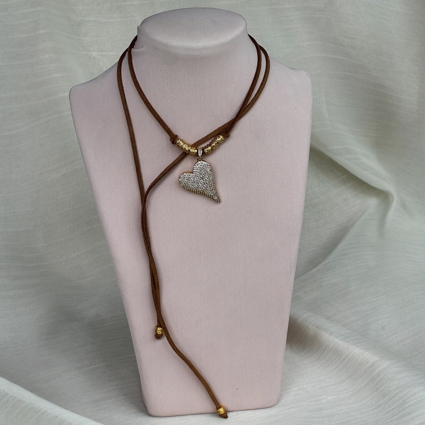 Collar de pita café/corazón