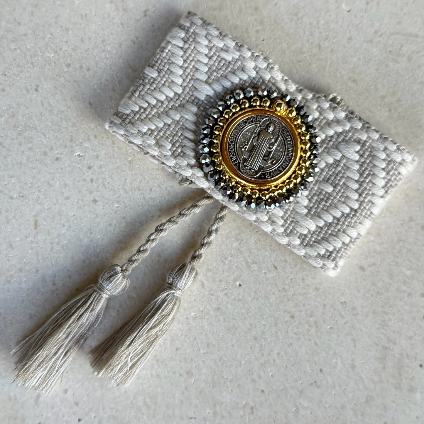 Pulsera San Benito tejida lana negra/roja