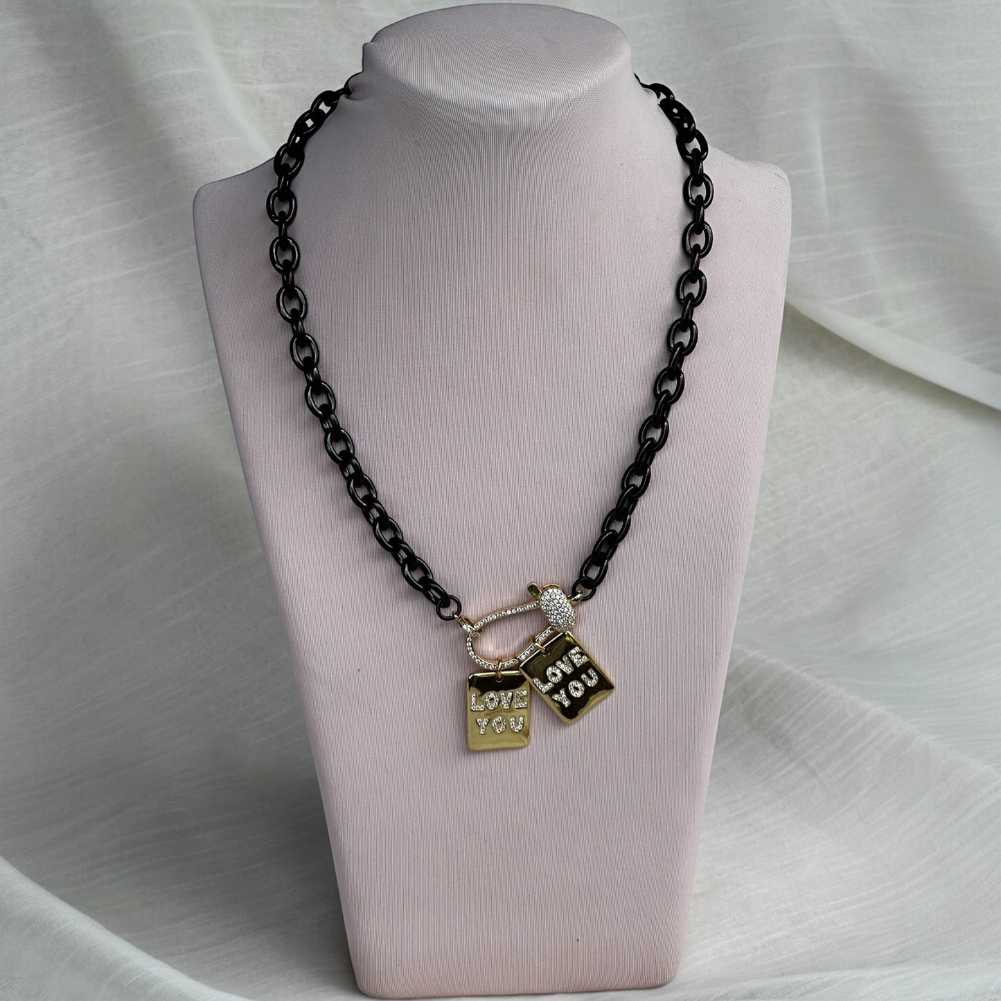 Cadena negra/love you