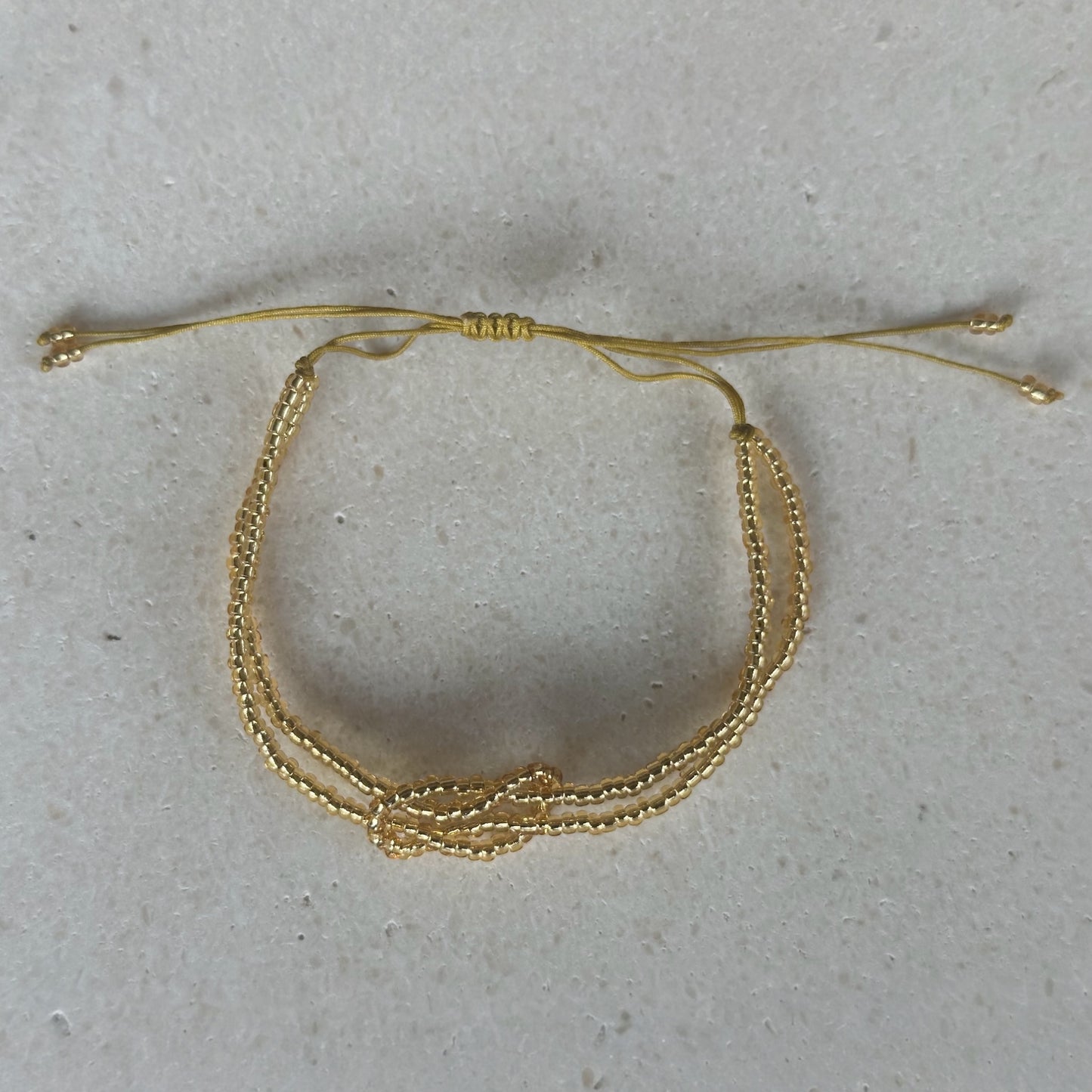 Pulsera miyuki nudo/dorada