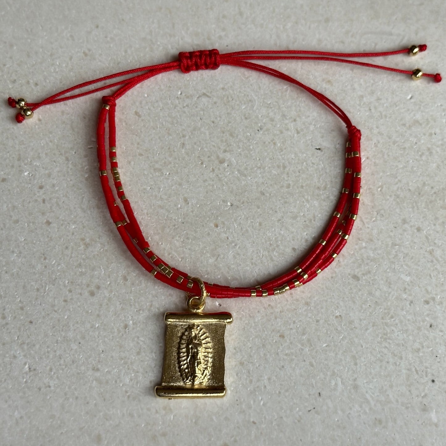 Pulsera protección de miyuki roja/virgen