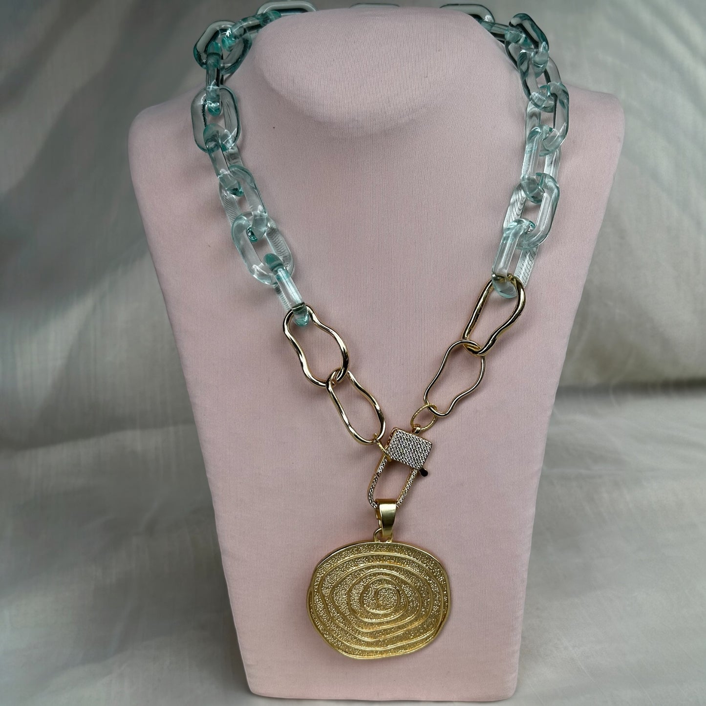 Cadena de resina celeste transparente/colgante remolino