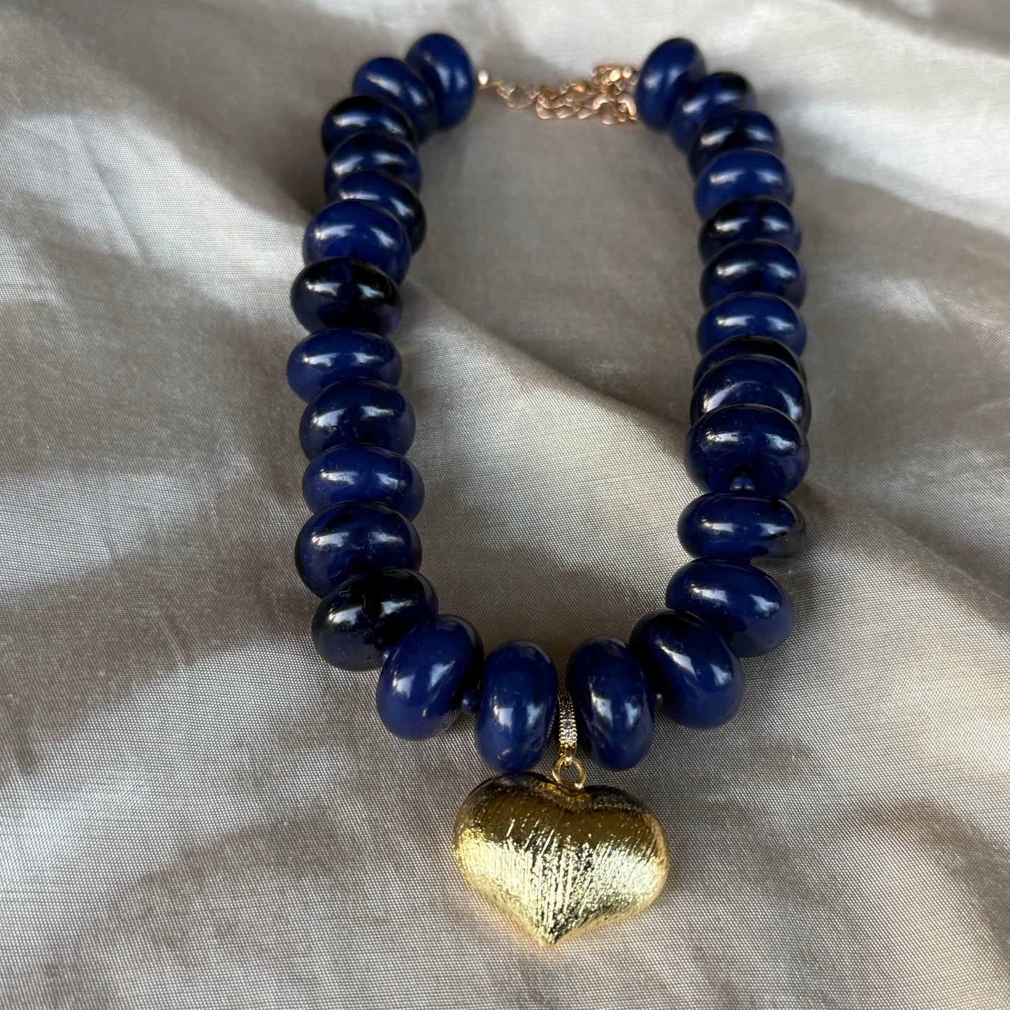 Collar Esferas Azul Marino / Corazón Dorado