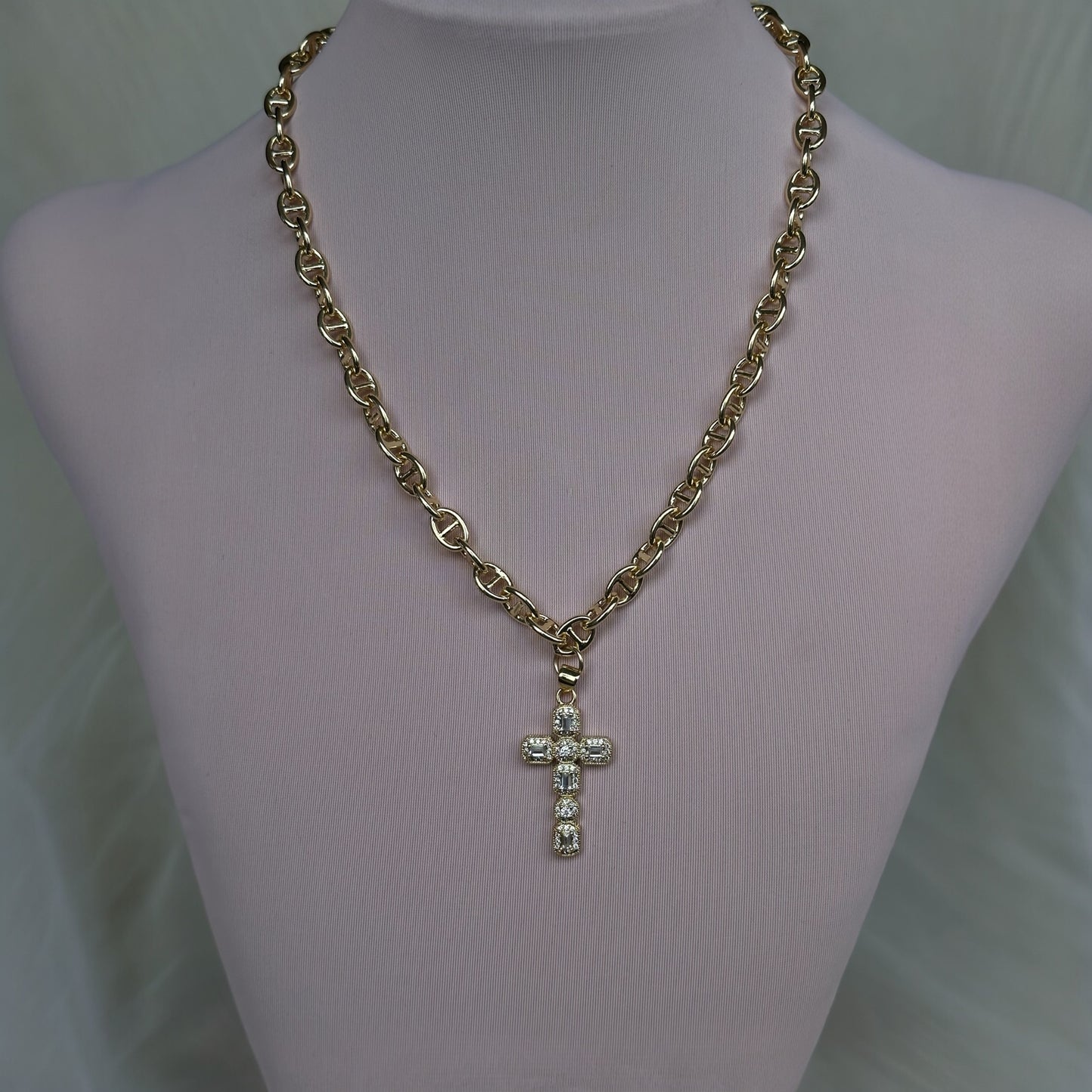 Cadena bañada en oro con cruz/circones