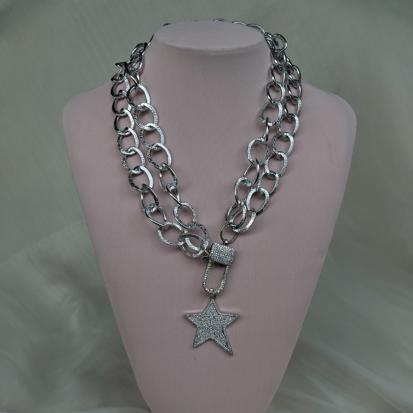 Cadena plateada doble con estrella/microcircones