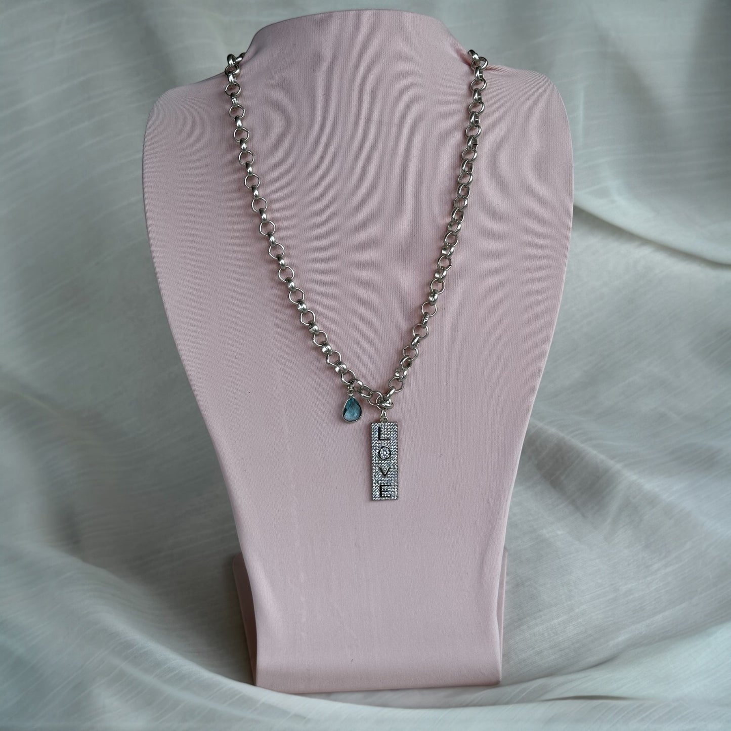 Cadena plateada/love/piedra turquesa
