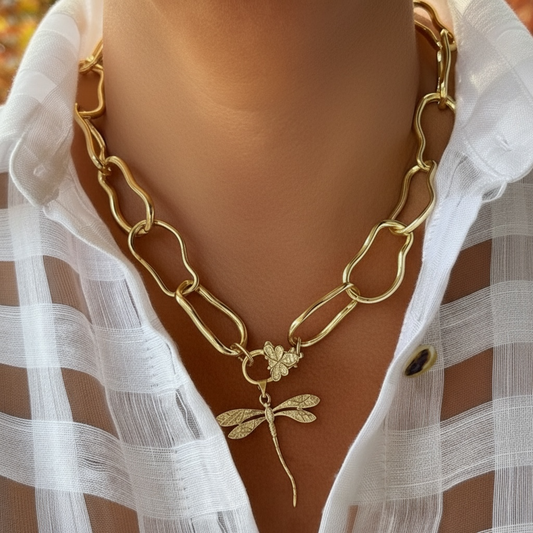 Collar bañado en oro/libélula