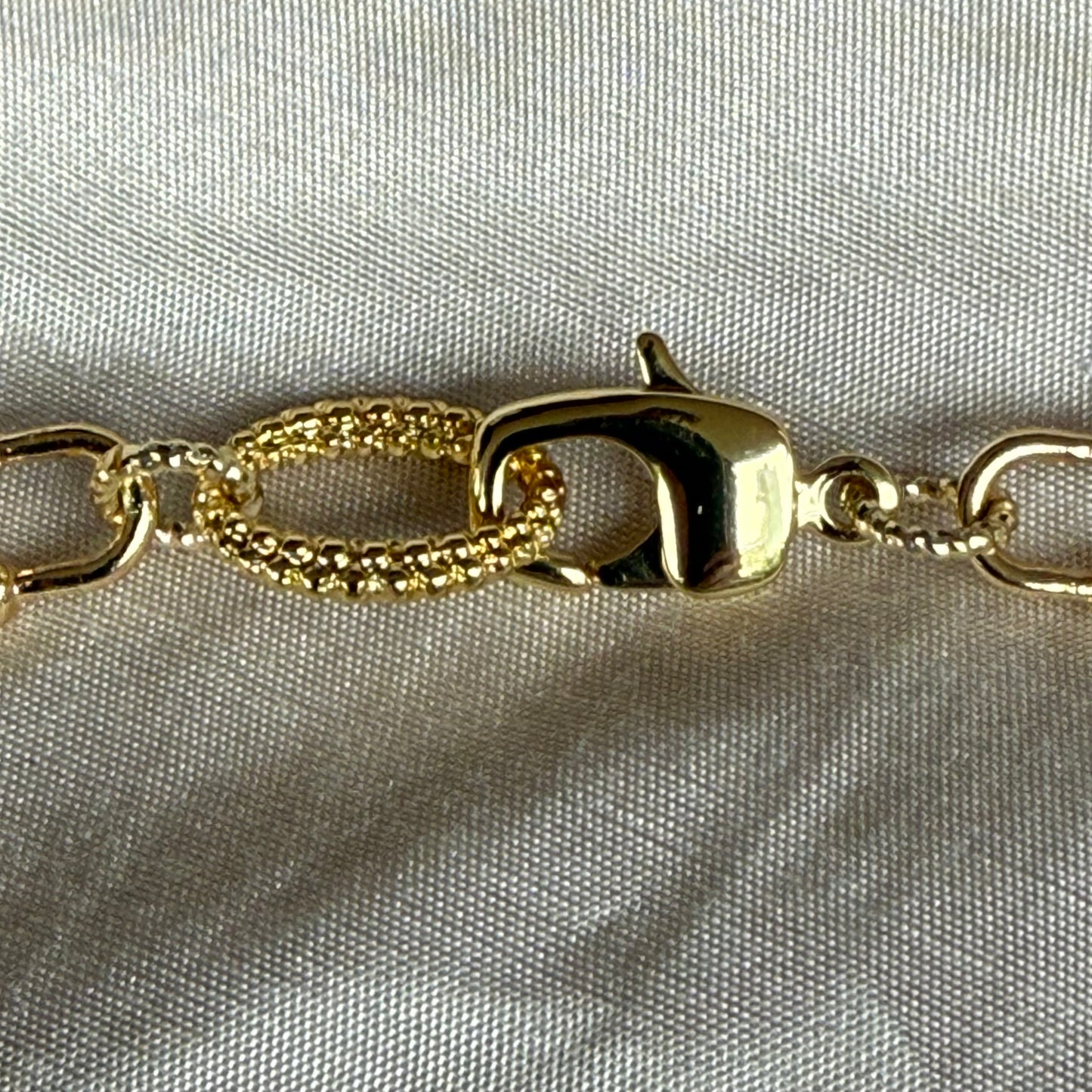 Collar Charm Love · Rosa Neon