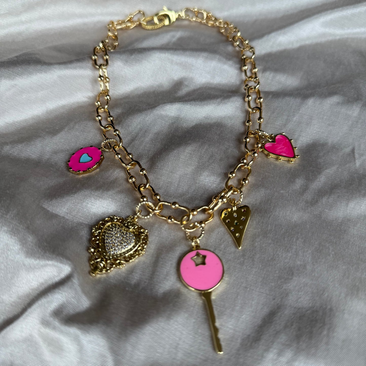 Collar Charm Love · Rosa Neon