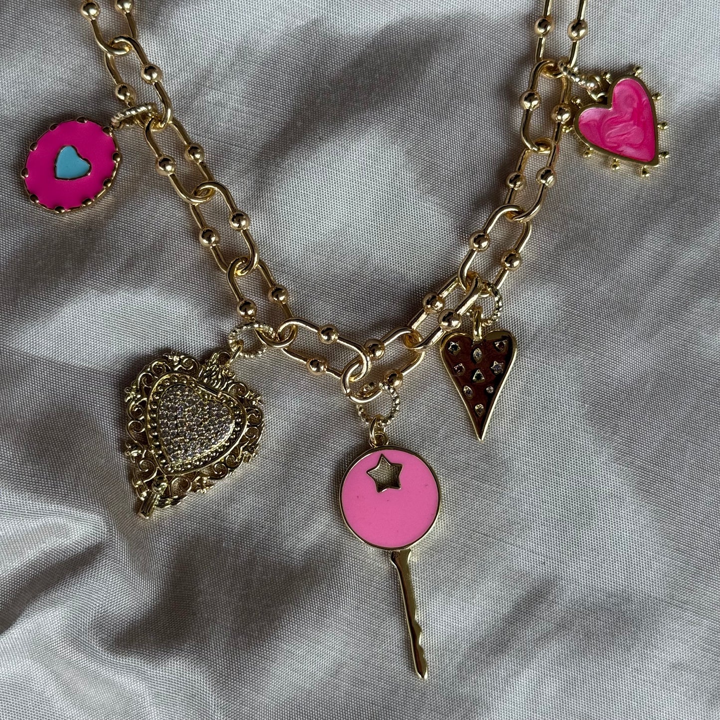 Collar Charm Love · Rosa Neon