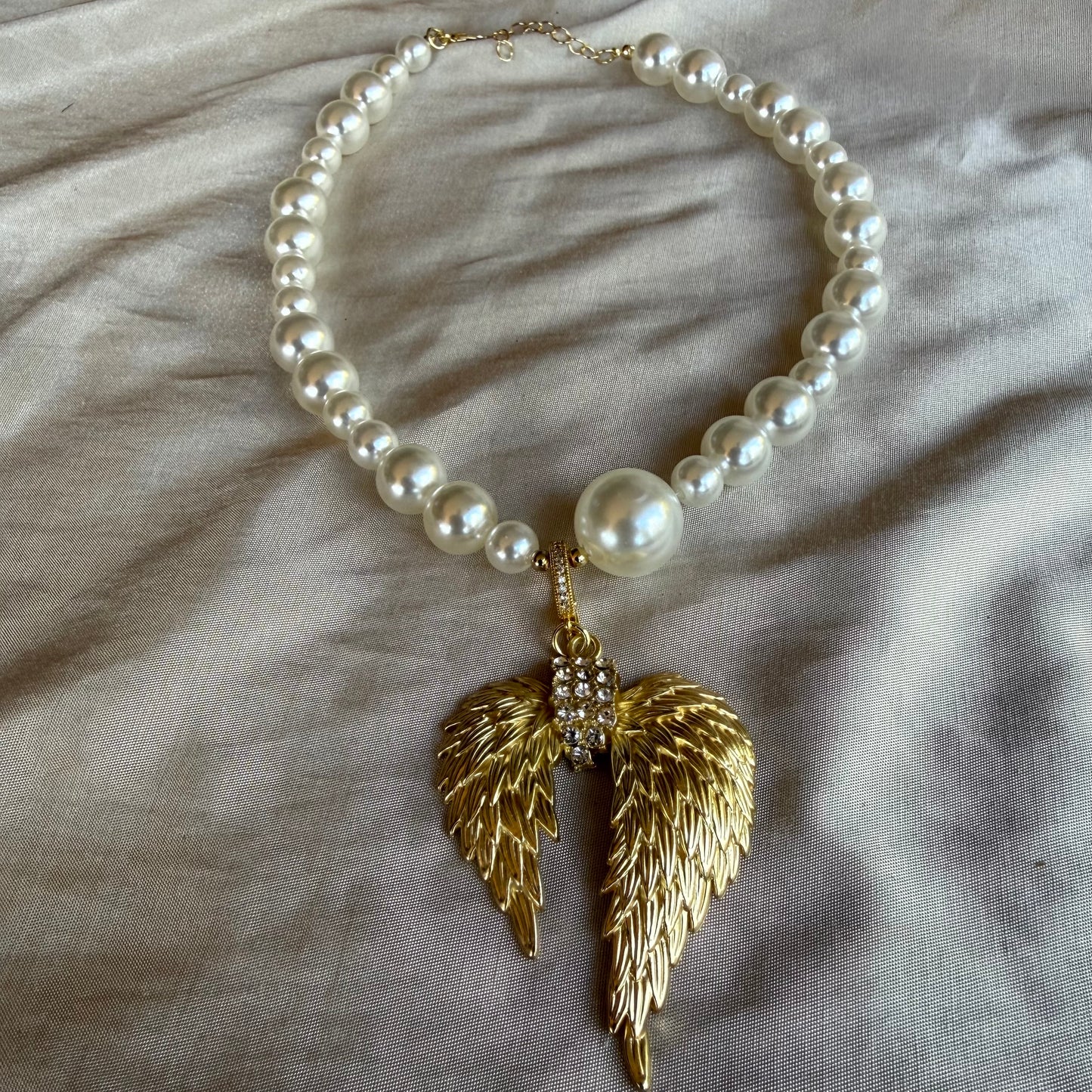 Collar Perla Alas Doradas