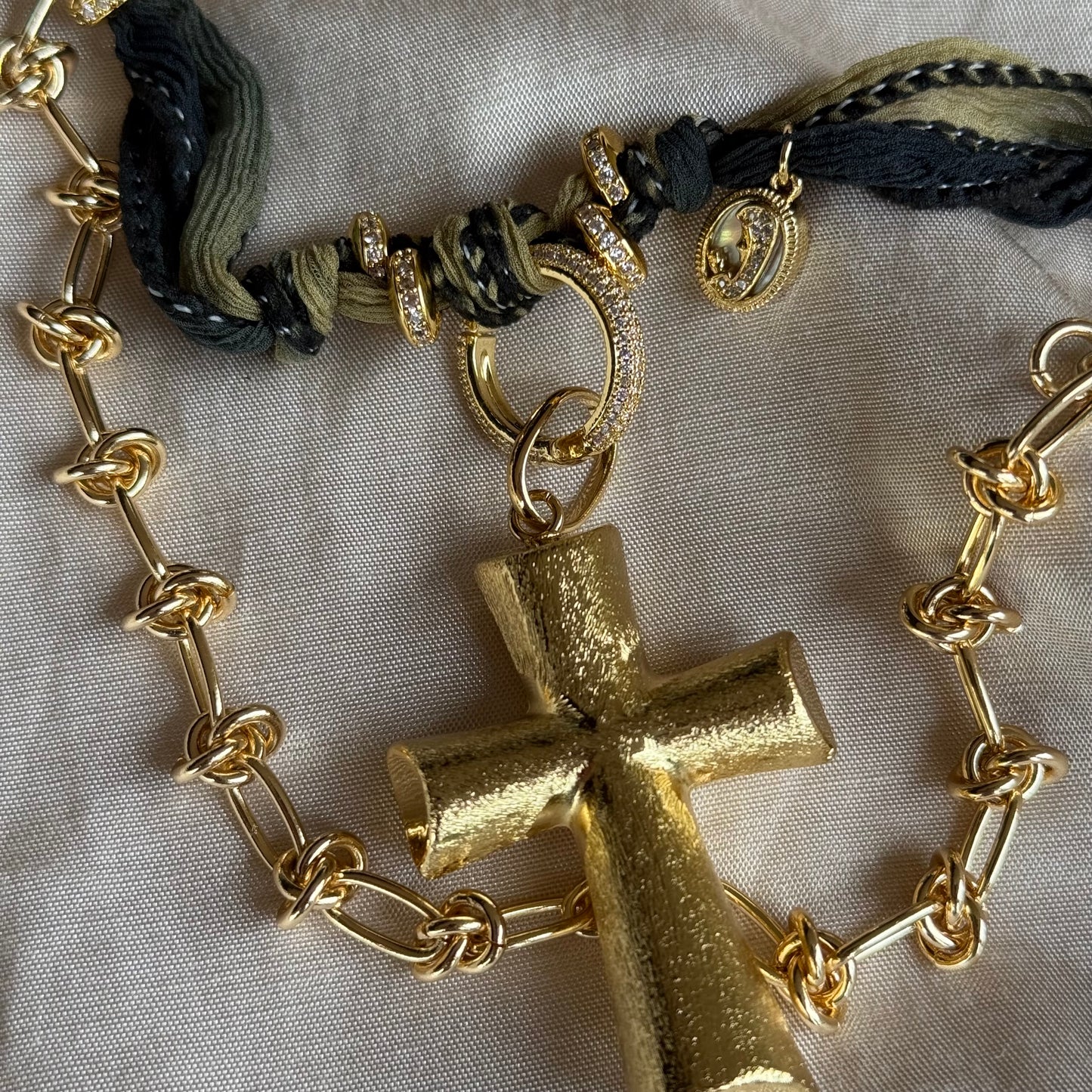 Choker de Seda Camel/Religiosa
