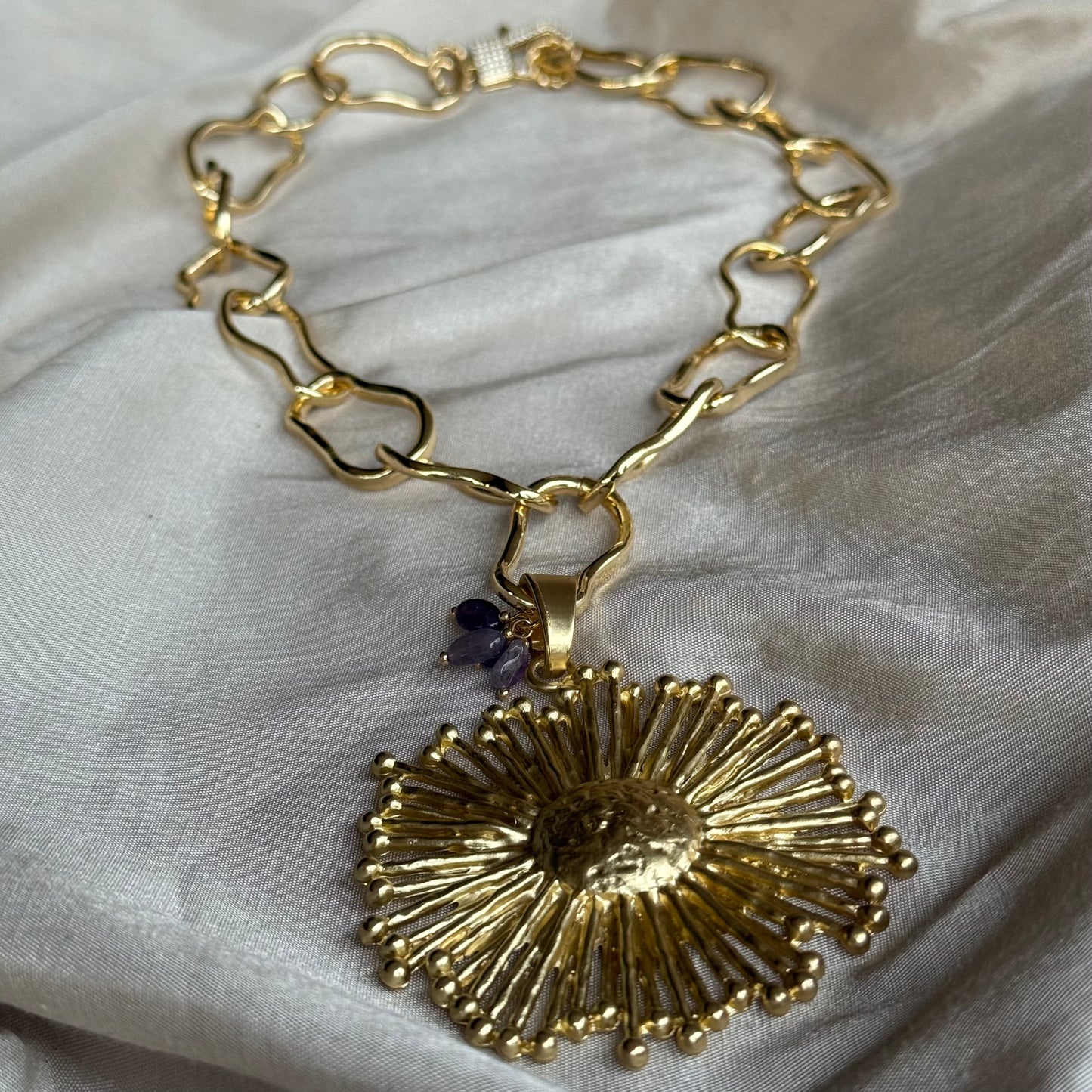 Collar Cadena Dorada / Sol Radiante