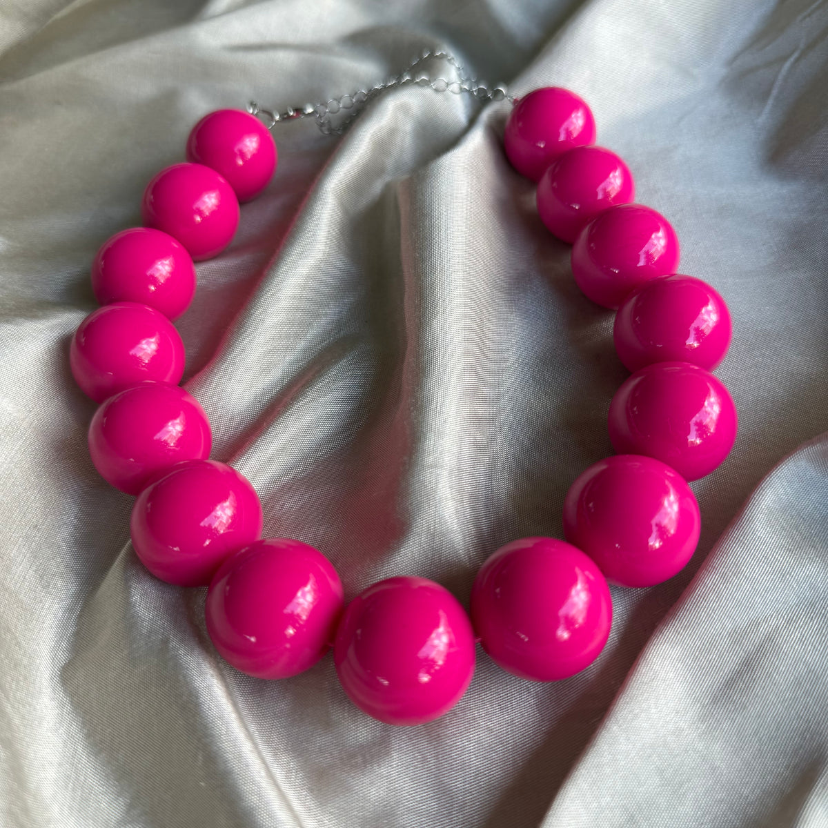 Collar Bolas Grandes Fucsia