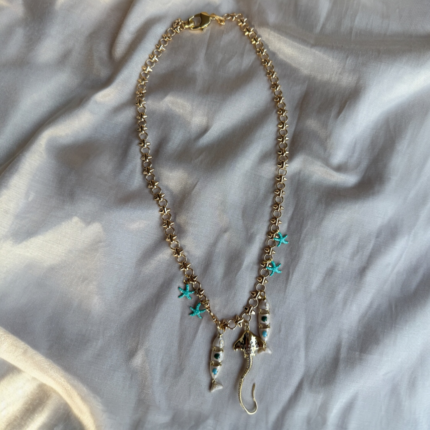 Collar Mares del Sur – Estrellas, peces y mantarraya