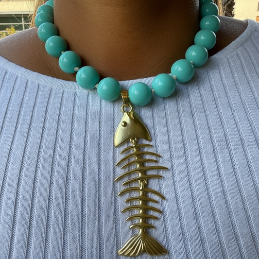 Collar Pez Dorado Turquesa Mateado