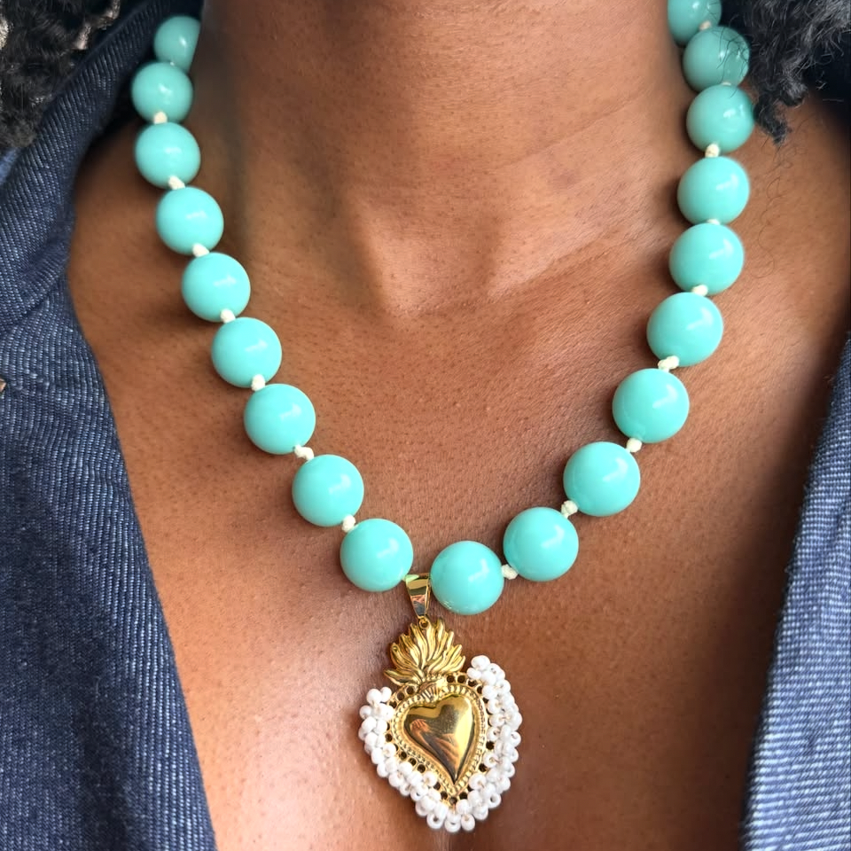 Collar Turquesa Sagrado Corazón Bordado