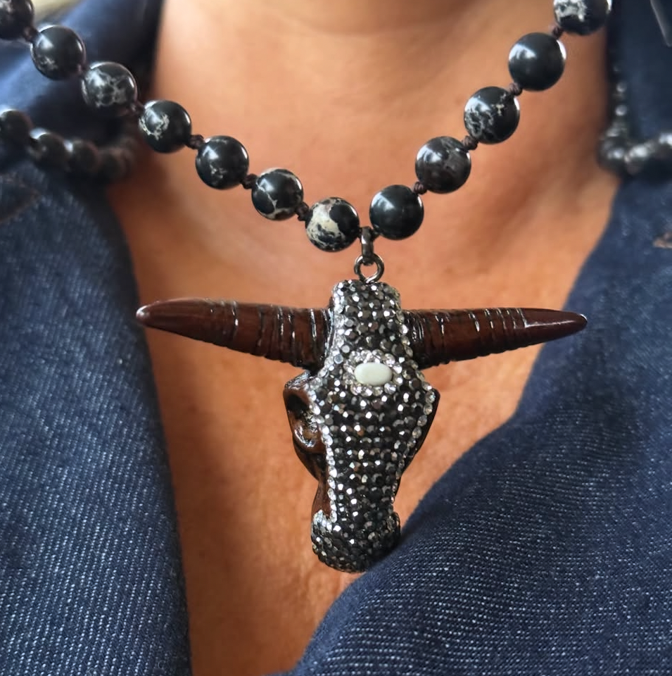 Collar Obsidiana Nieve / Cráneo Toro Pavé