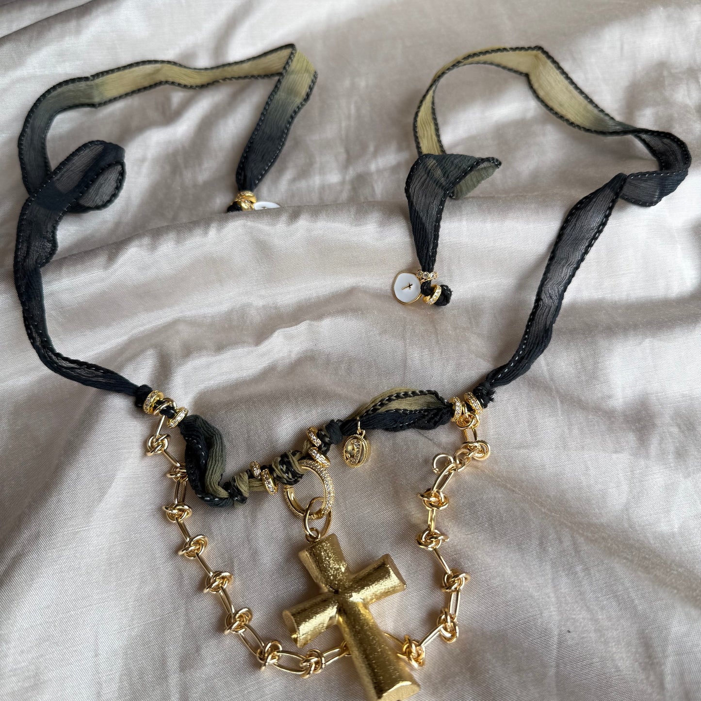Choker de Seda Camel/Religiosa