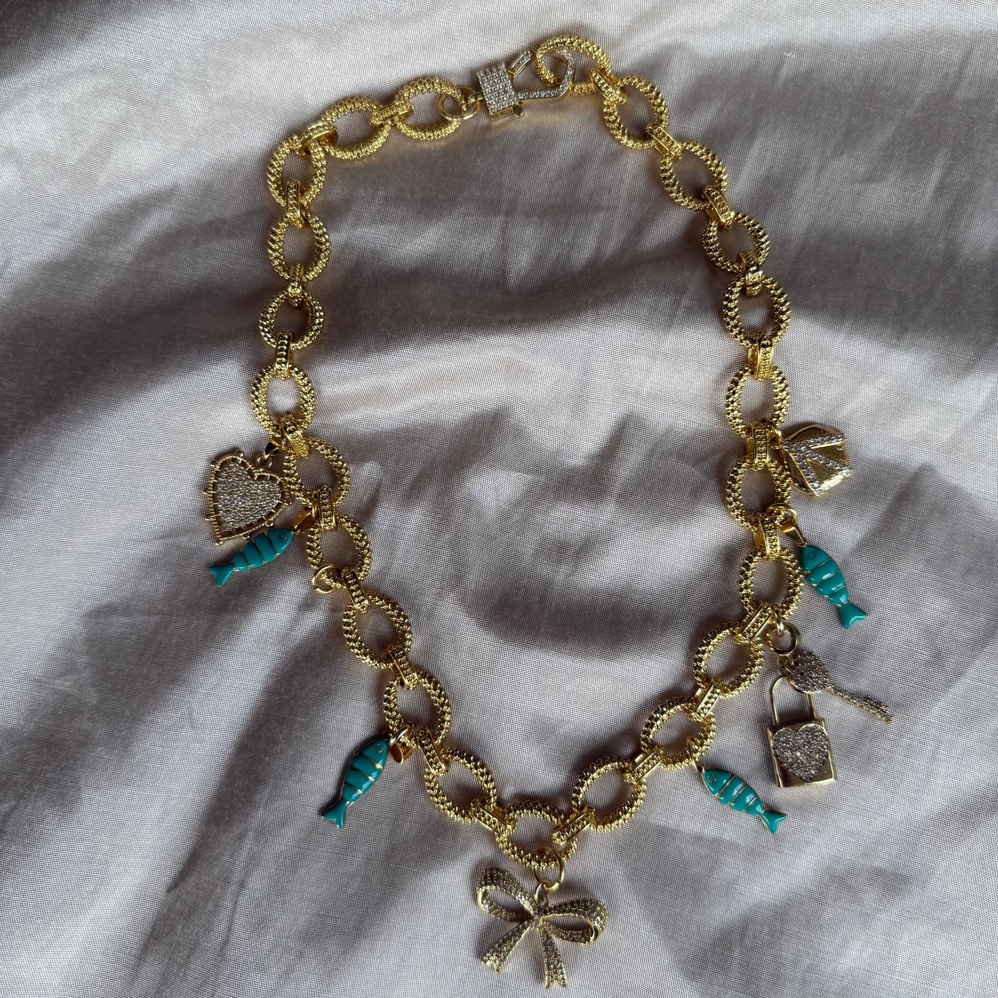 Collar Encantos del Mar • Lazo Dorado & Peces Turquesa