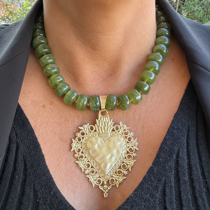 Collar Sagrado Corazón Oliva