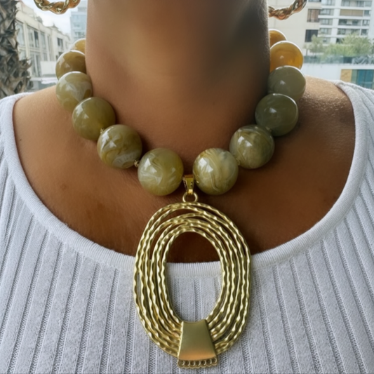 Collar Arena & Colgante dorado texturizado