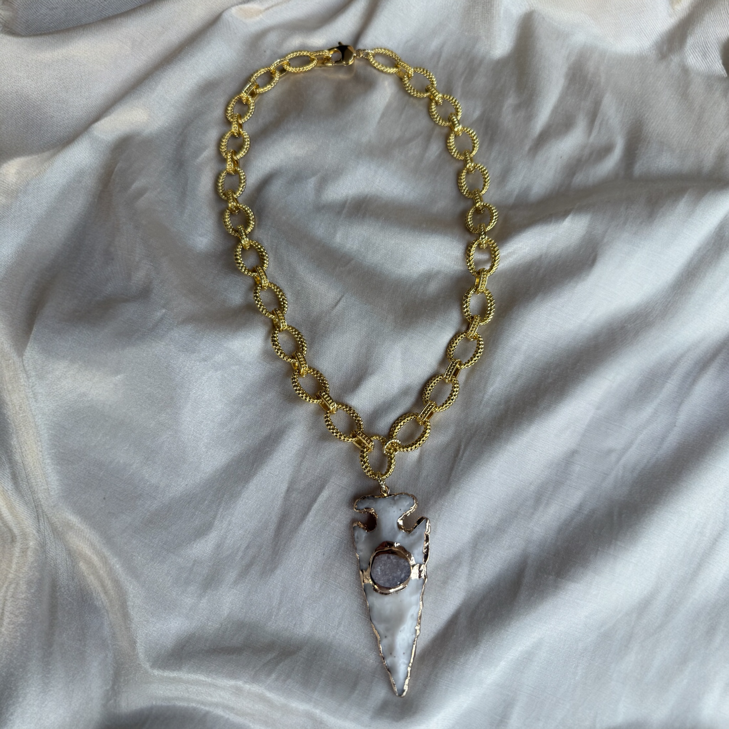 Collar Flecha Cuarzo/Blanca