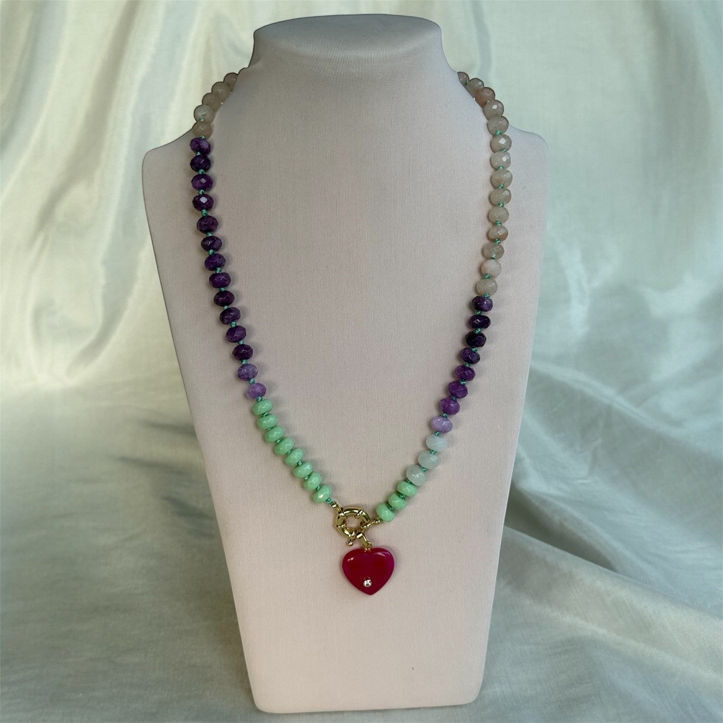 Collar de Piedras Multicolor / Corazón Rojo