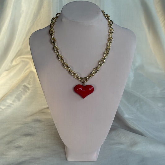 Collar Cadena Dorada con Corazón Rojo Esmaltado