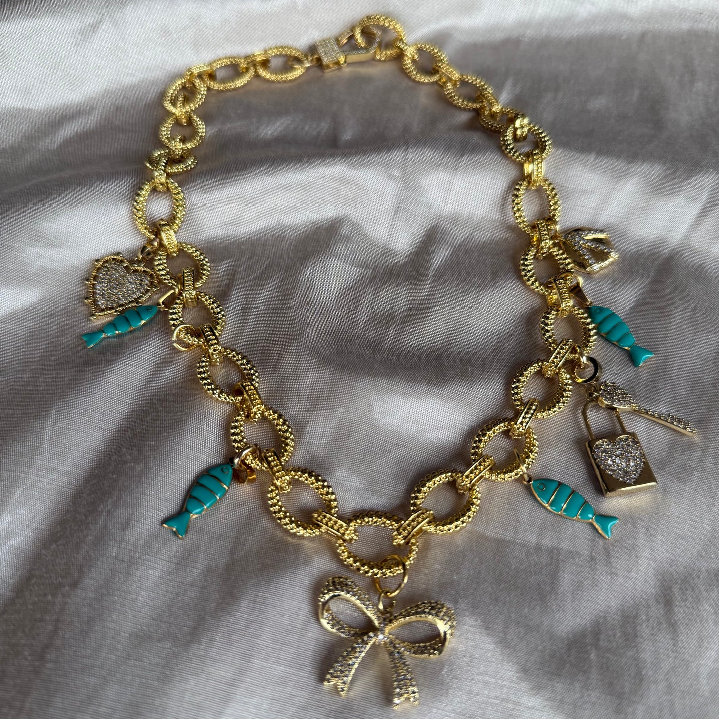 Collar Encantos del Mar • Lazo Dorado & Peces Turquesa