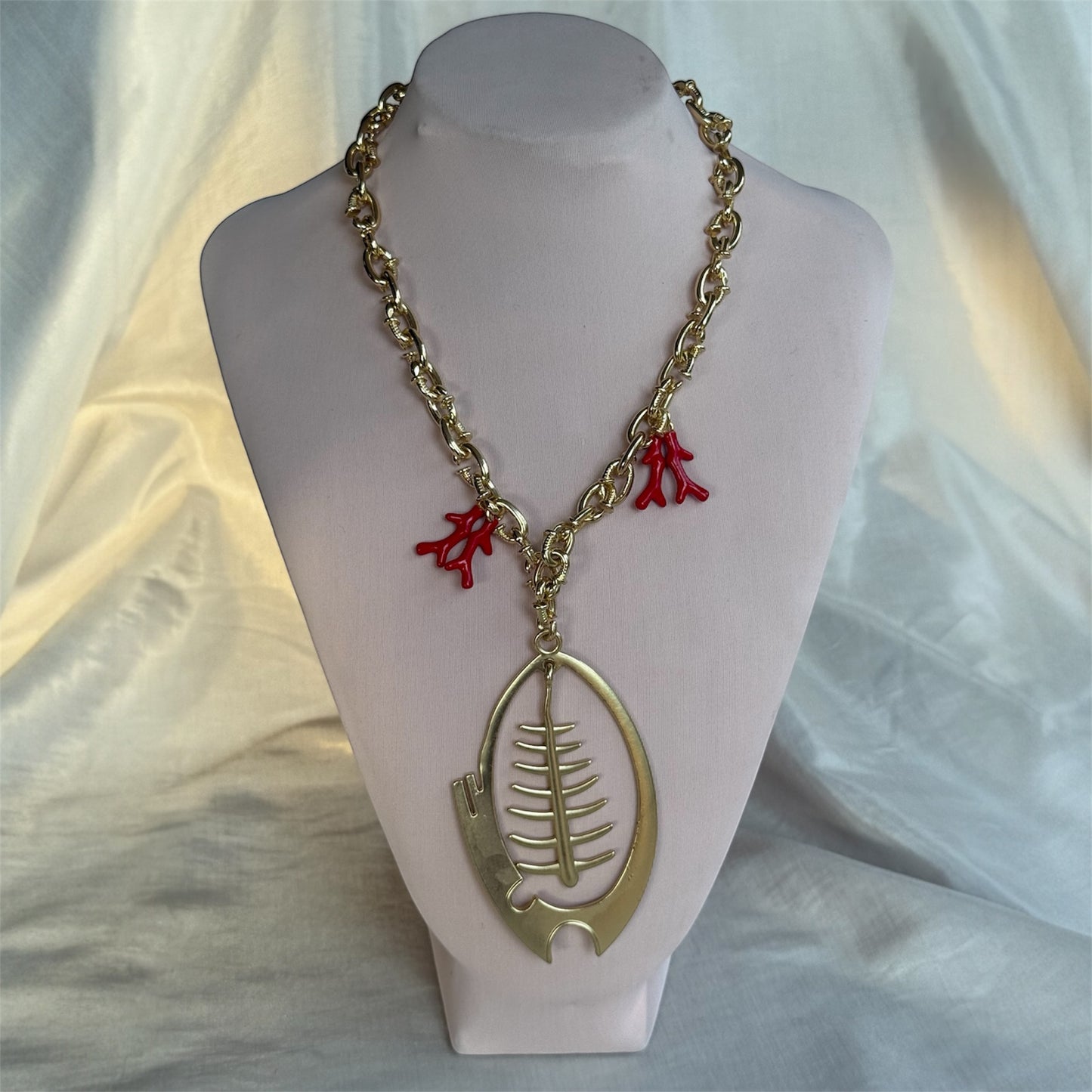 Collar Cadena Dorada / Coral Rojo & Pez Mediterráneo