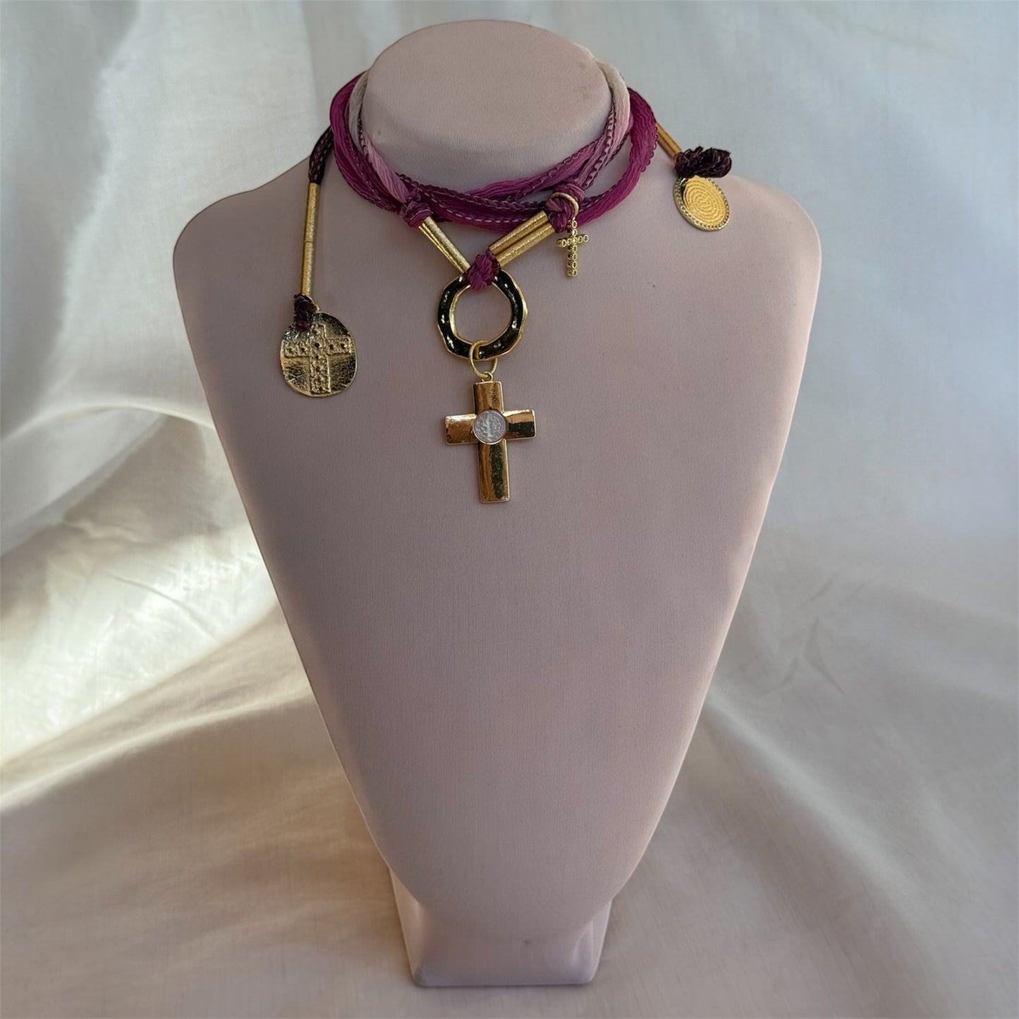 Choker de Seda Ciruela/Religiosa